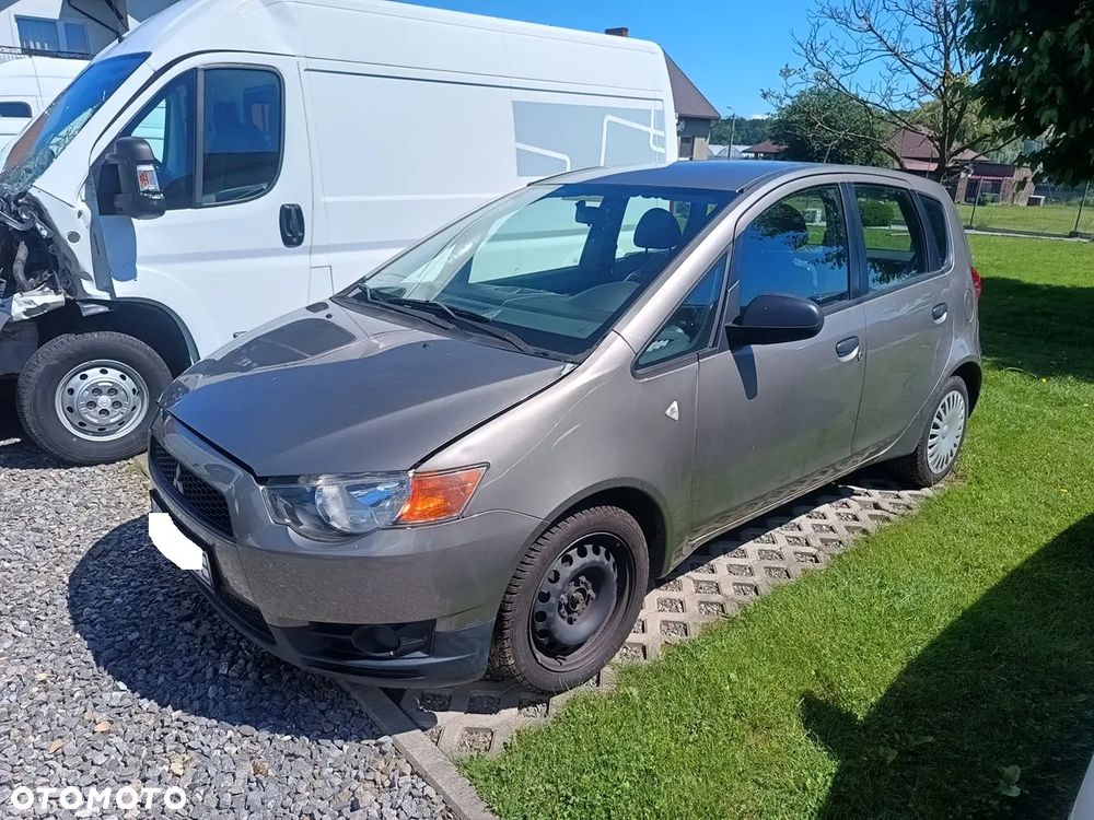 Mitsubishi Colt - 2