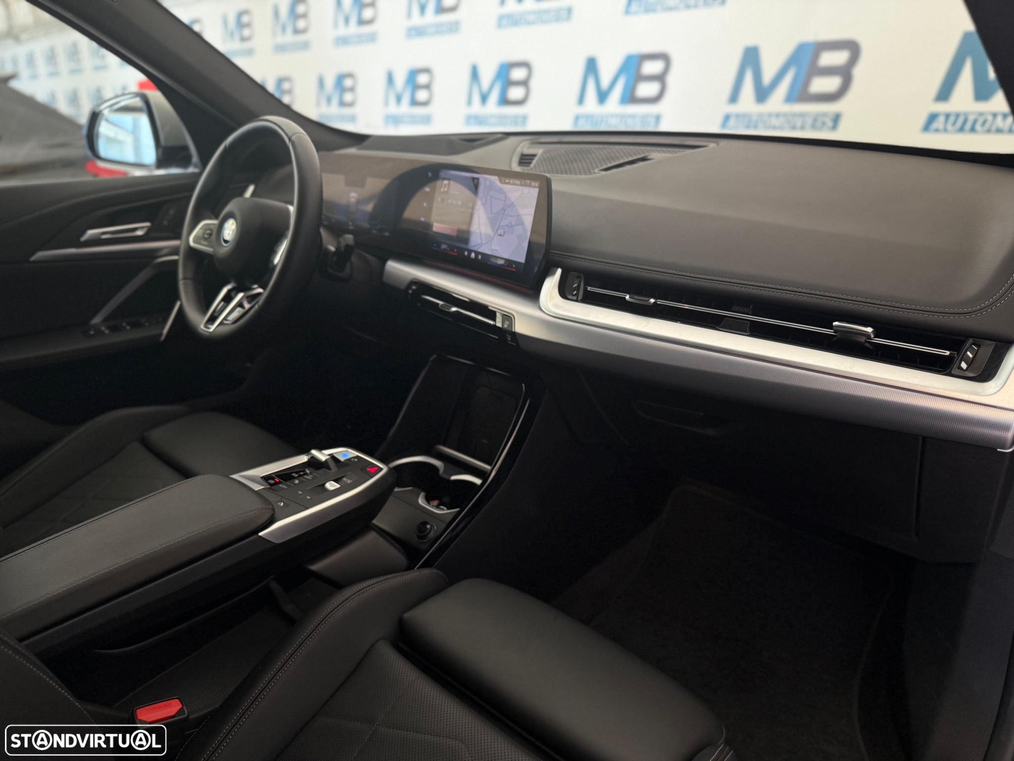 BMW iX1 eDrive20 Pack Desportivo M - 17