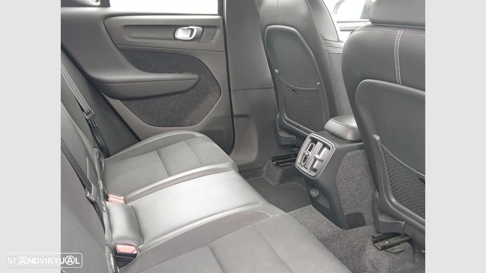 Volvo XC 40 1.5 T3 Tech Edition - 18