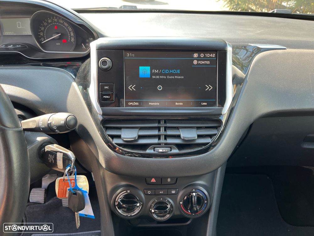 Peugeot 208 1.2 PureTech Signature - 31