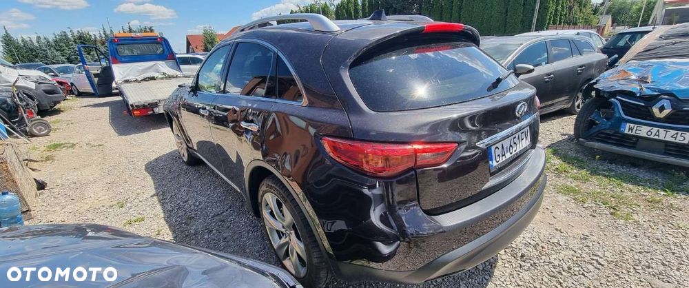 Infiniti QX70 - 4