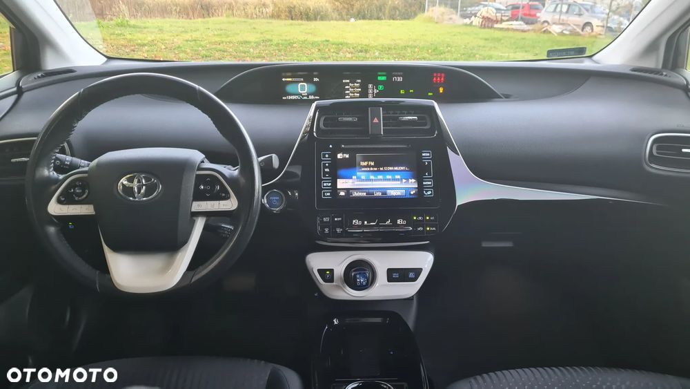 Toyota Prius - 25
