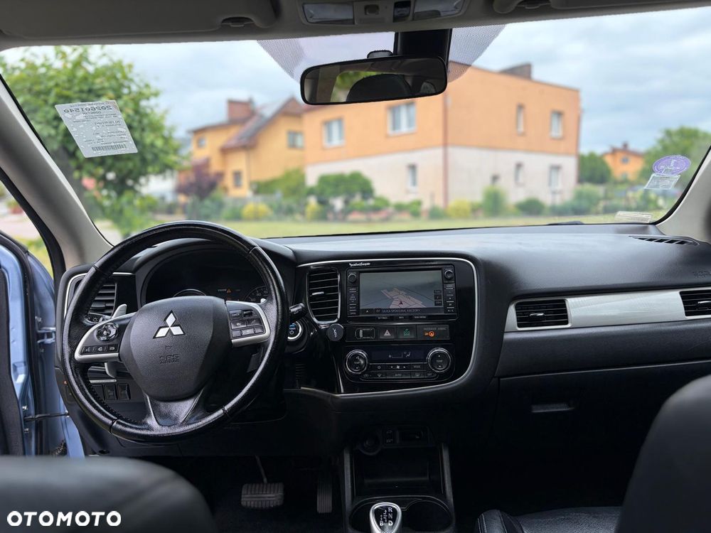 Mitsubishi Outlander - 25