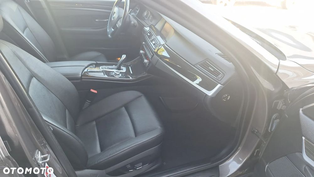 BMW Seria 5 528i Sport-Aut Luxury Line - 11