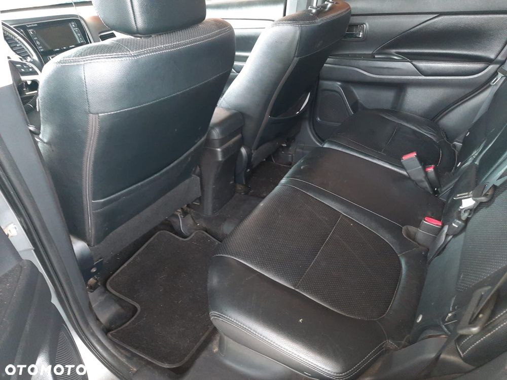 Mitsubishi Outlander - 12