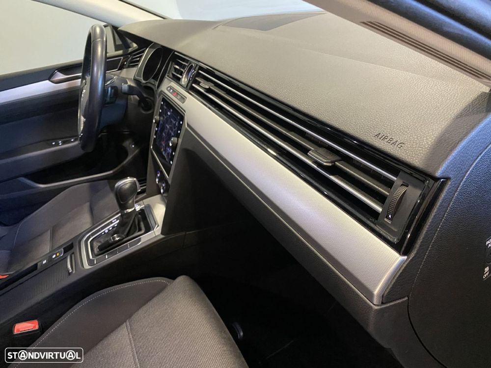 VW Passat Variant - 48