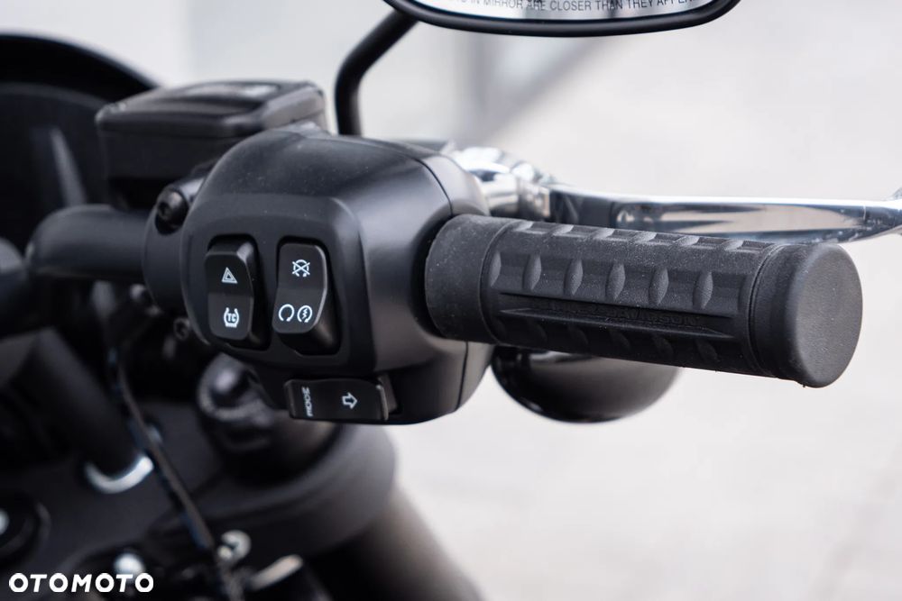 Harley-Davidson Softail Low Rider - 24
