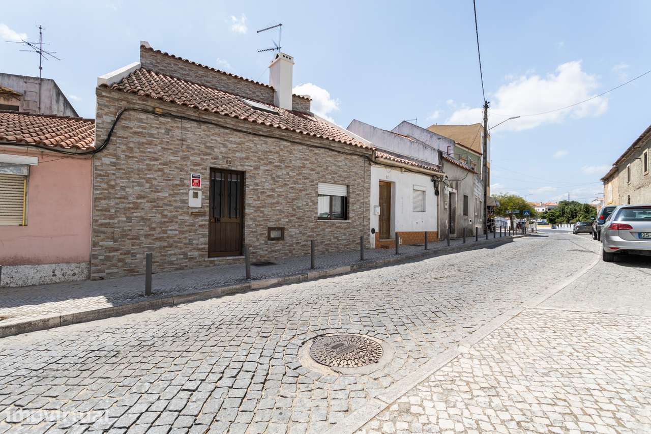 Moradia em Banda T4 com Lareira, Terraço, comércio e Estacionamento pa - Grande imagem: 3/30