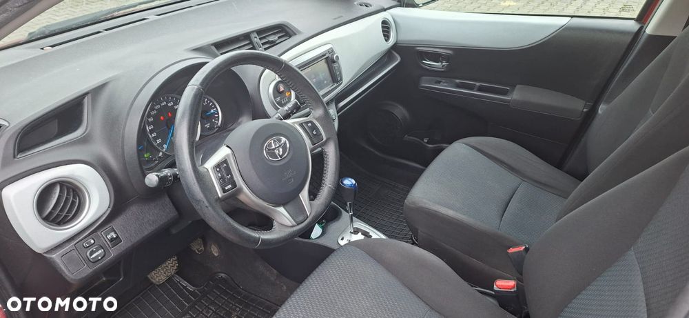Toyota Yaris Hybrid 100 Dynamic - 11