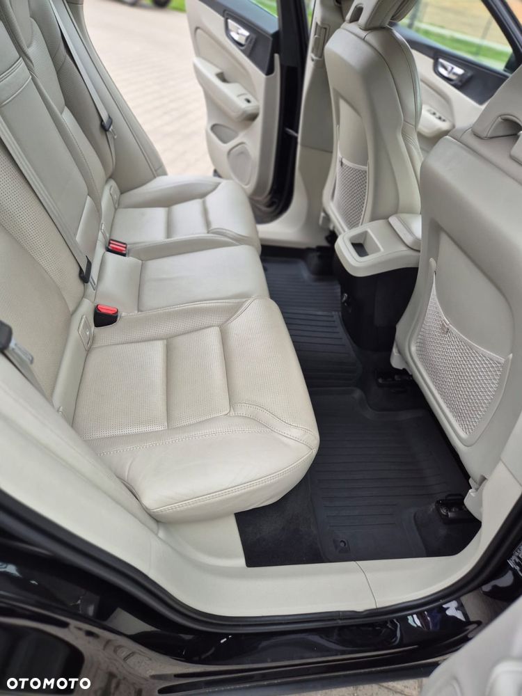 Volvo XC 60 D5 AWD Inscription - 9