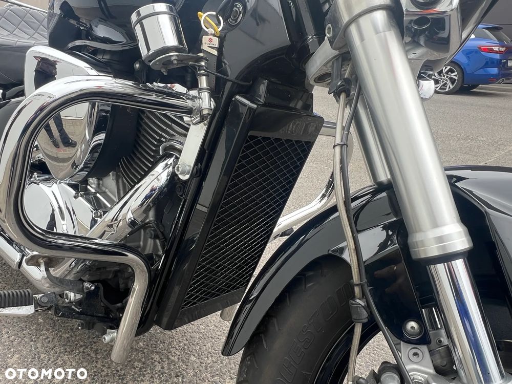 Suzuki Intruder - 13