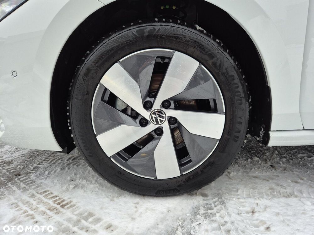 Volkswagen Passat - 32