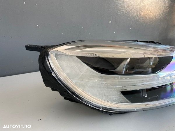 Far dreapta MID LED LHD VOLVO V40 2012-2019 32228484 - 7