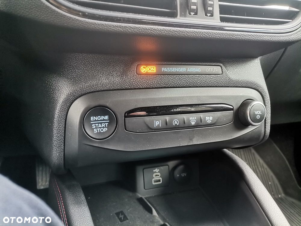 Ford Focus 1.0 EcoBoost ST-Line X - 25