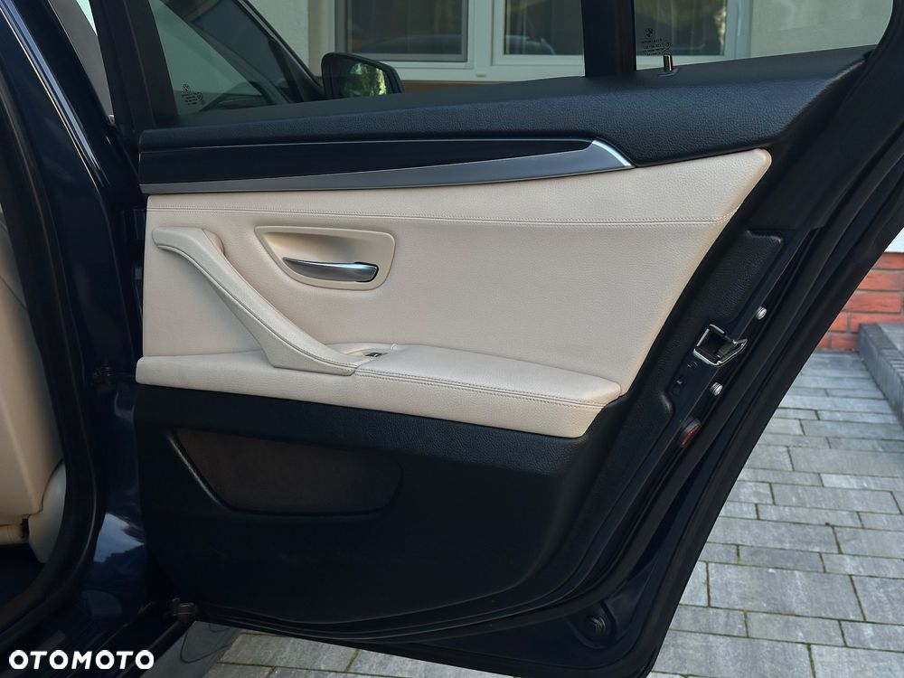 BMW Seria 5 530d xDrive Touring Sport-Aut Modern Line - 34