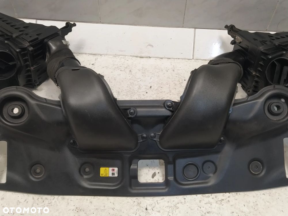 JAGUAR XJ XJ-R X351 5.0 SC  2X OBUDOWA FILTRA POWIETRZA 2X PRZEPŁYWOMIERZ MASOWY POWIETRZA 2X RURA DOLOTOWA KOLANKO FILTRA POWIETRZA 1X OSŁONA CHŁODNICY PASA PRZÓD KOMPLET ORYGINAŁ - 4