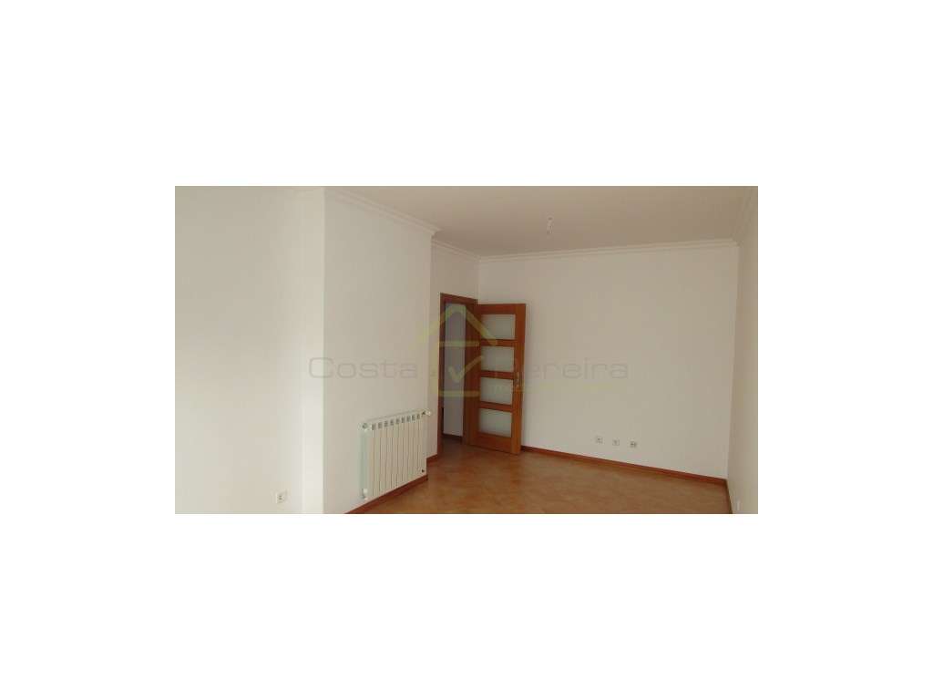 Apartamento T1 com 1 parqueamento e arrecadação. - Grande imagem: 2/25