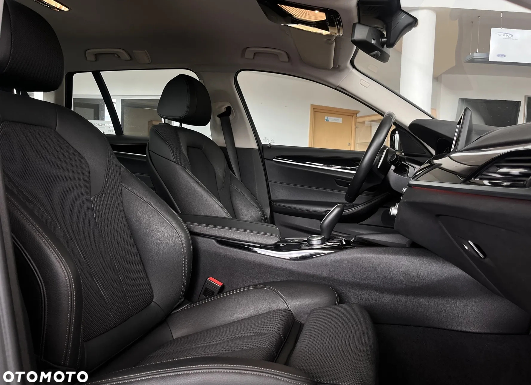 BMW Seria 5 530i Touring - 25