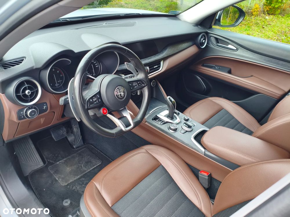 Alfa Romeo Stelvio 2.0 Turbo Sprint Q4 - 13