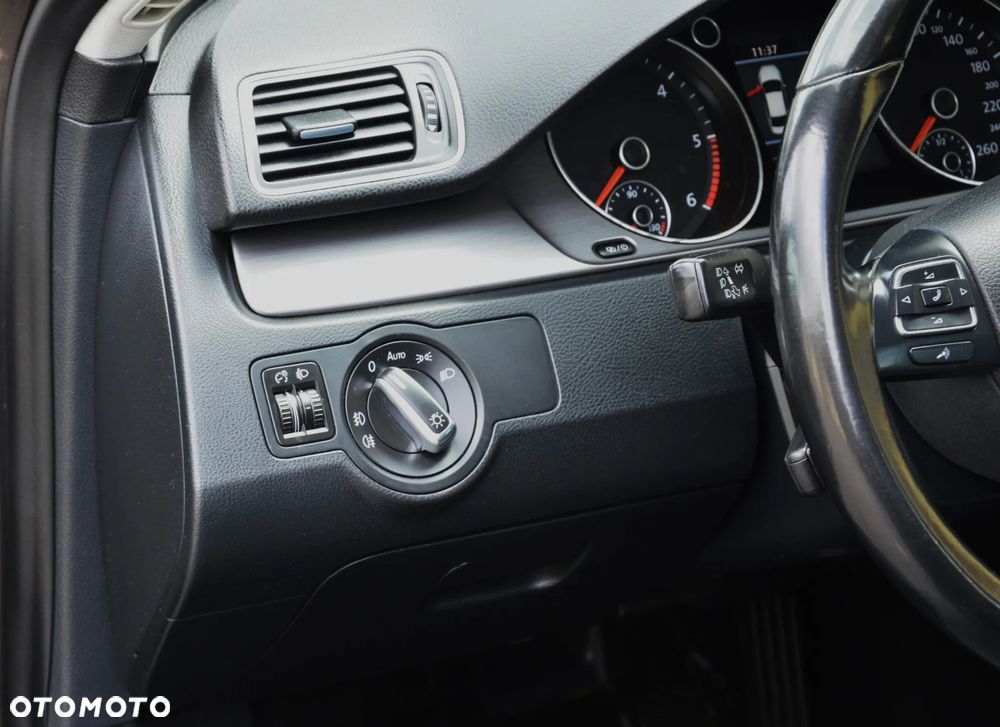 Volkswagen Passat - 18