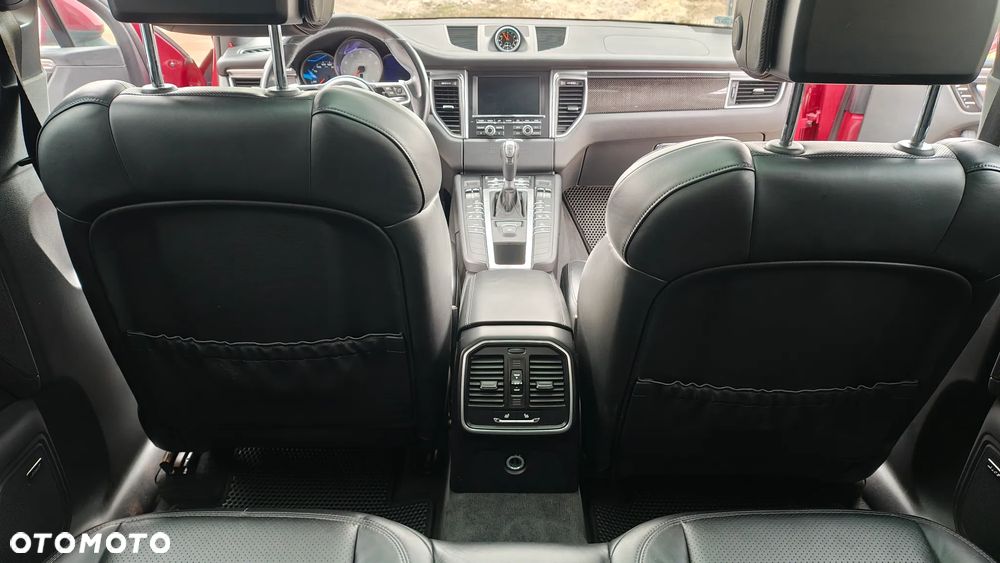 Porsche Macan - 24