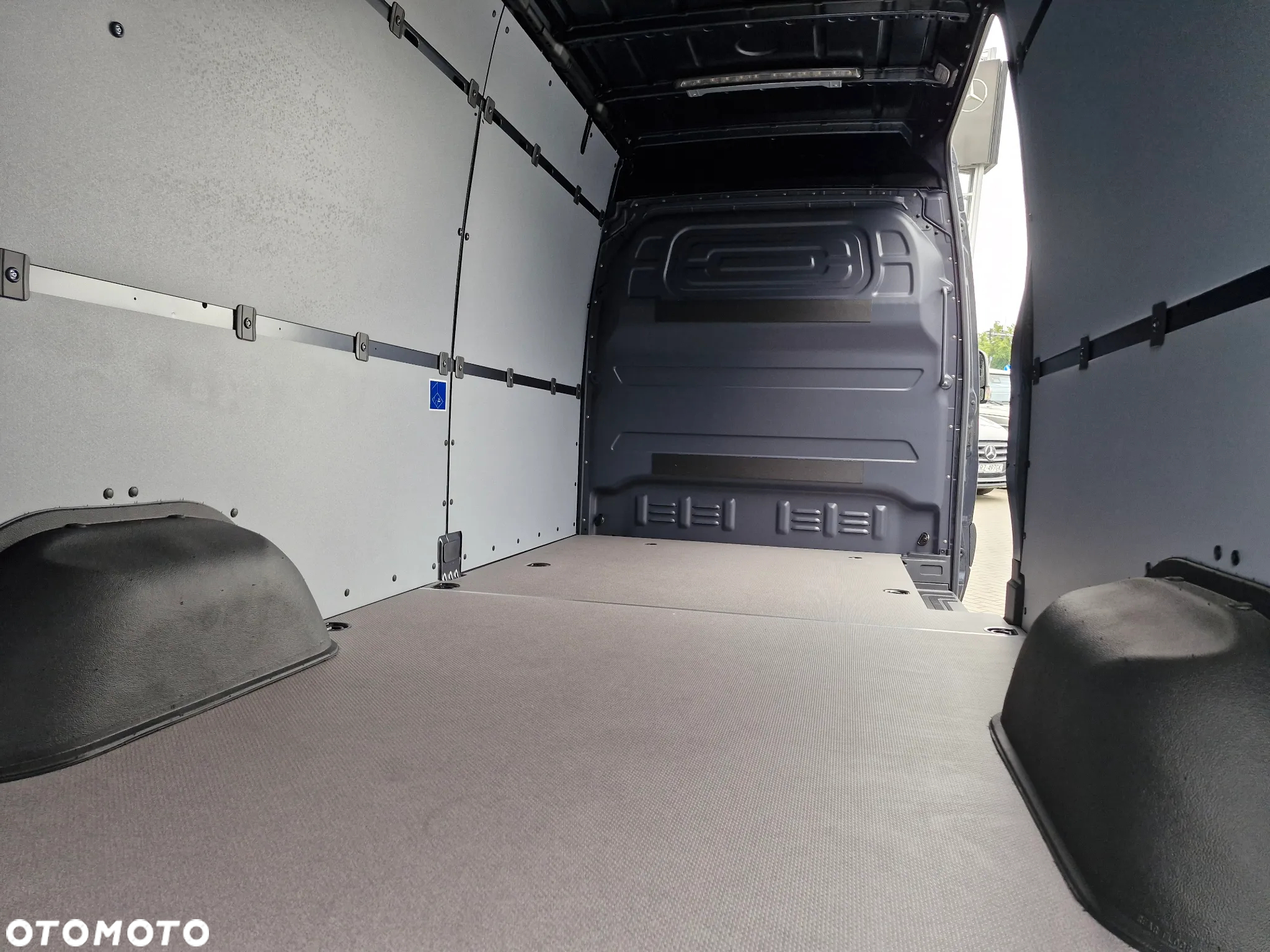 Mercedes-Benz Sprinter - 16
