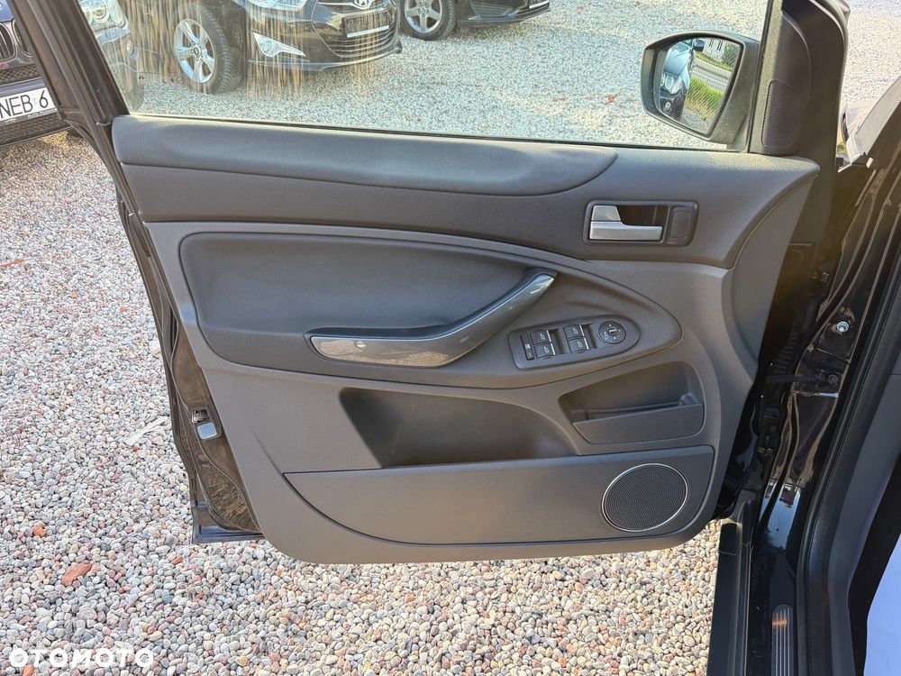 Ford Kuga 2.0 TDCi 4x4 Titanium - 12