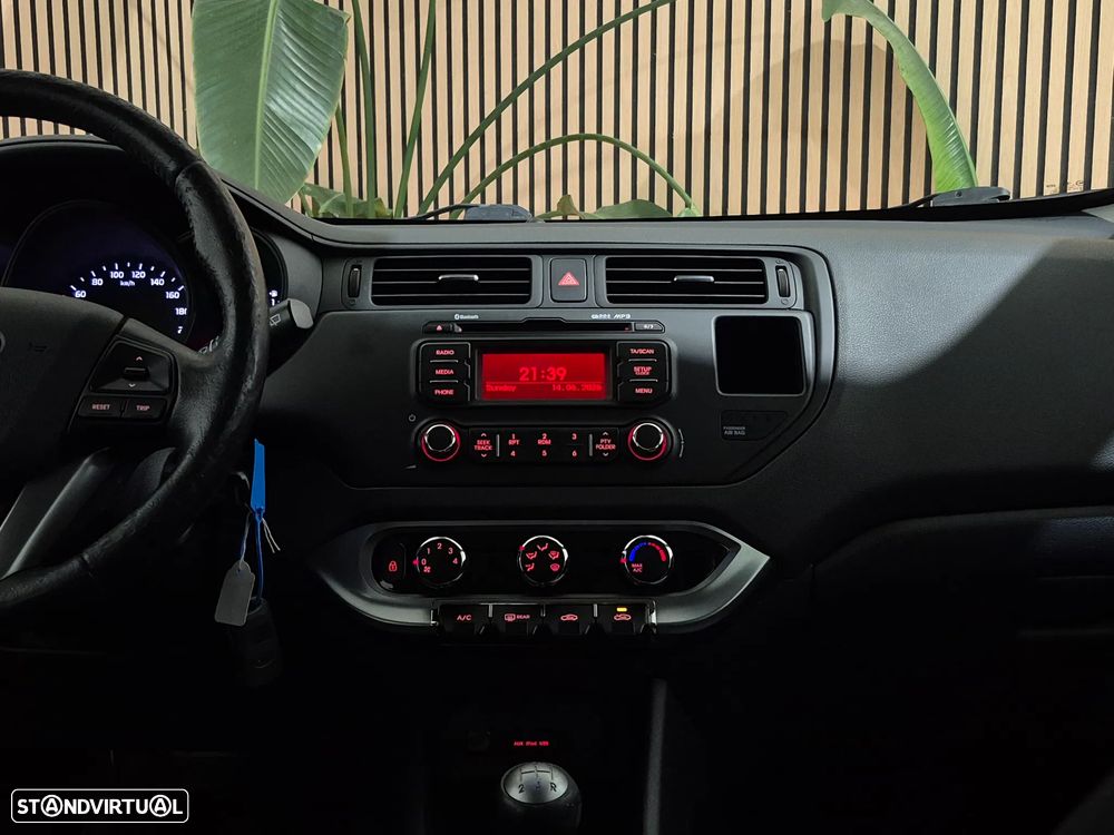 Kia Rio 1.2 CVVT LX - 20
