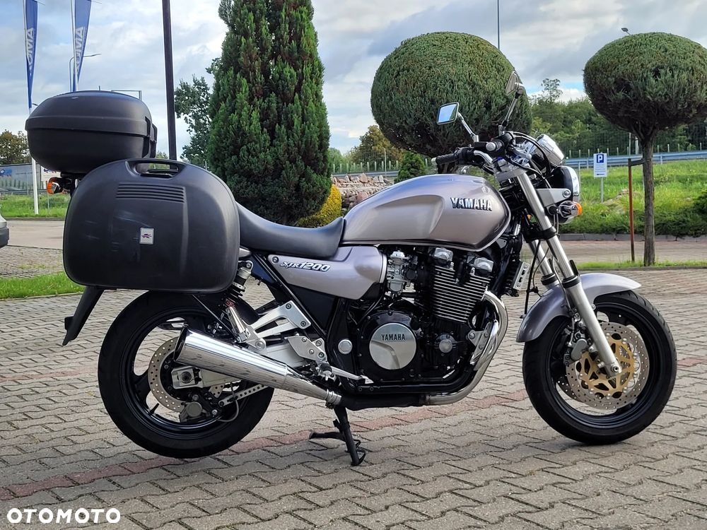 Yamaha XJR - 3