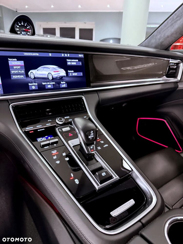 Porsche Panamera Turbo Executive - 32