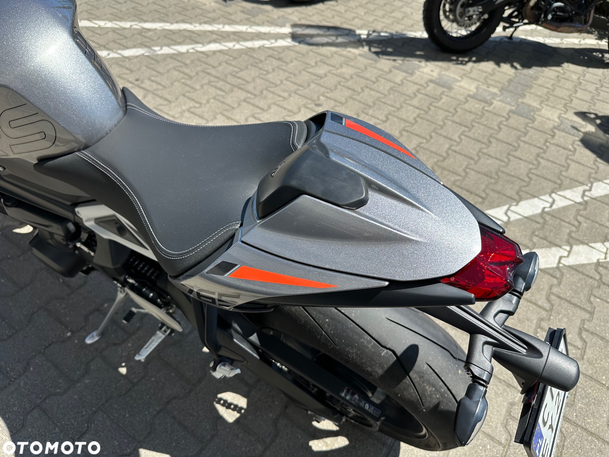 Triumph Street Triple - 8
