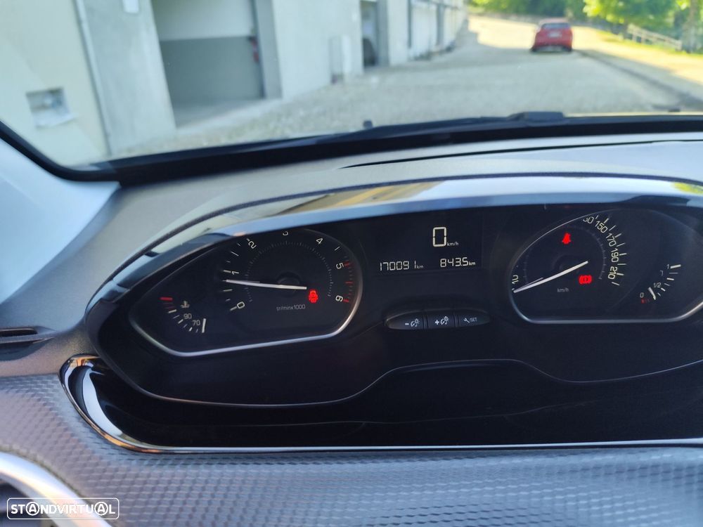 Peugeot 2008 1.6 BlueHDi Style - 21