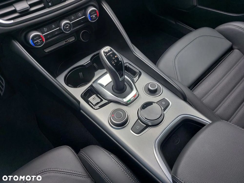 Alfa Romeo Giulia - 17