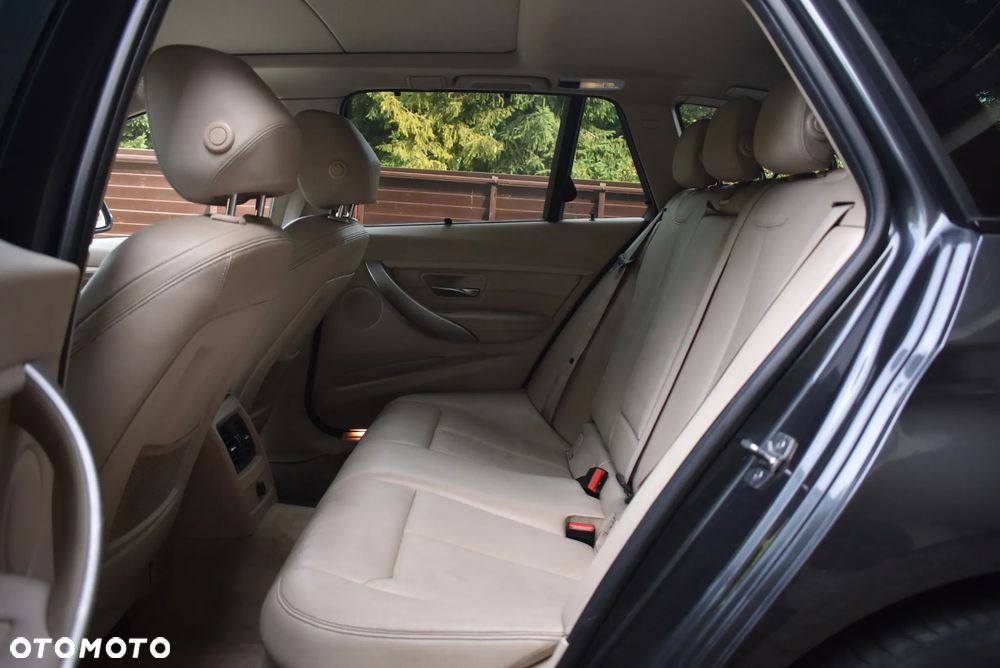 BMW Seria 3 320d xDrive Modern Line - 17