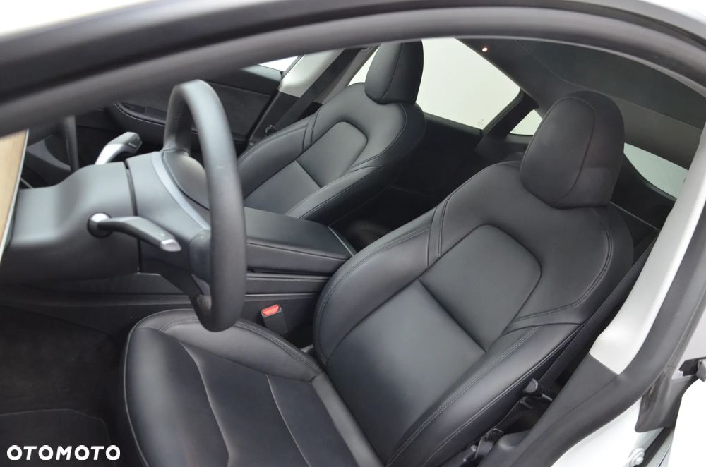 Tesla Model Y Long Range Dual Motor AWD - 11