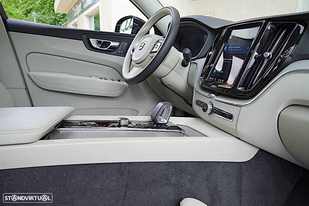 Volvo XC 60 2.0 T6 PHEV Plus Bright AWD - 27