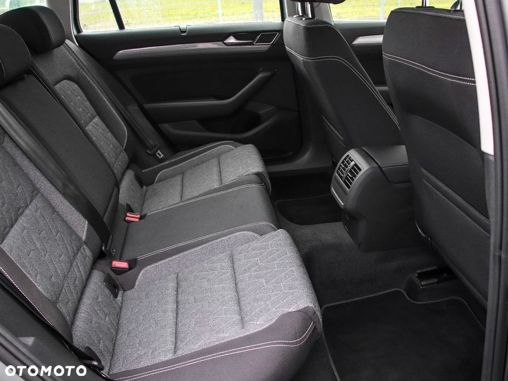 Volkswagen Passat 2.0 TDI Business DSG - 12