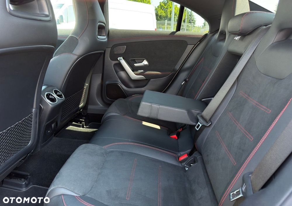 Mercedes-Benz CLA 220 4-Matic AMG Line 7G-DCT - 29