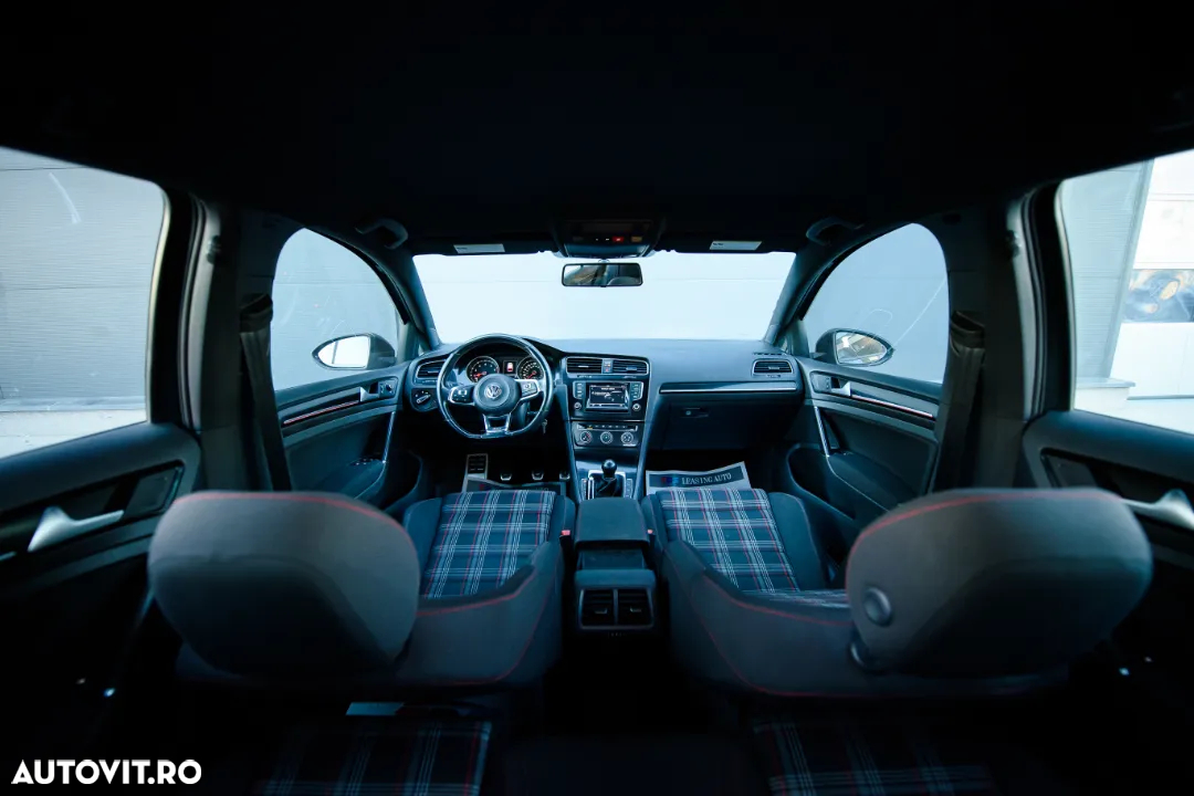 Volkswagen Golf - 9