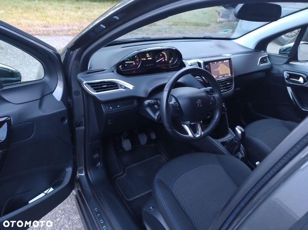 Peugeot 208 - 13