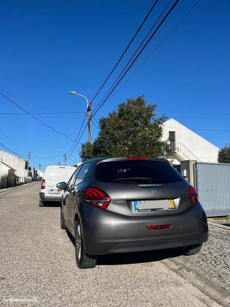 Peugeot 208 - 10