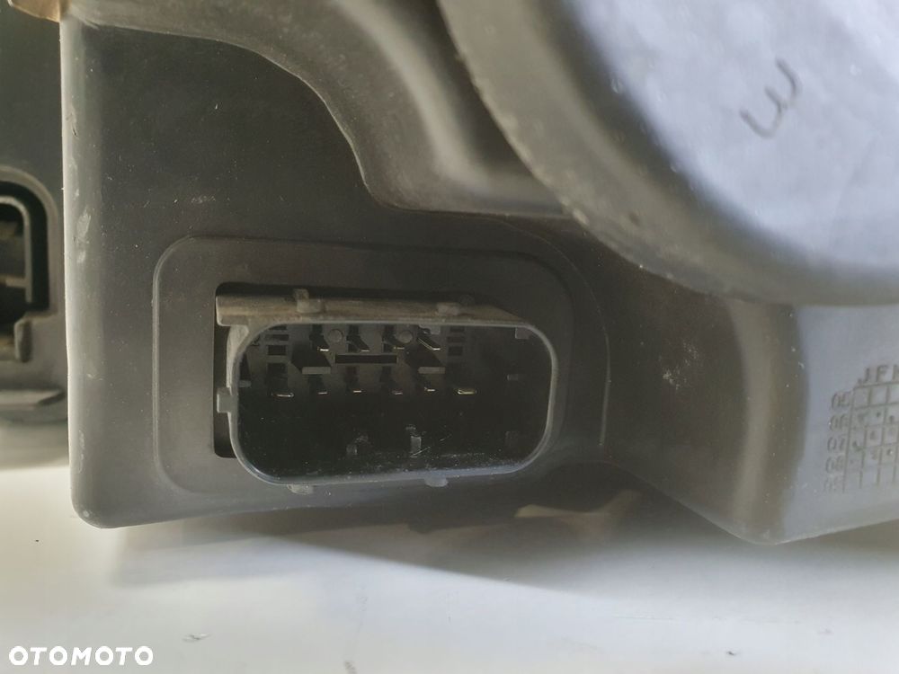 LAMPA PRAWA Iveco Daily III LIFT IV prawy przód 2006-2014r EUROPA 69500010 - 8