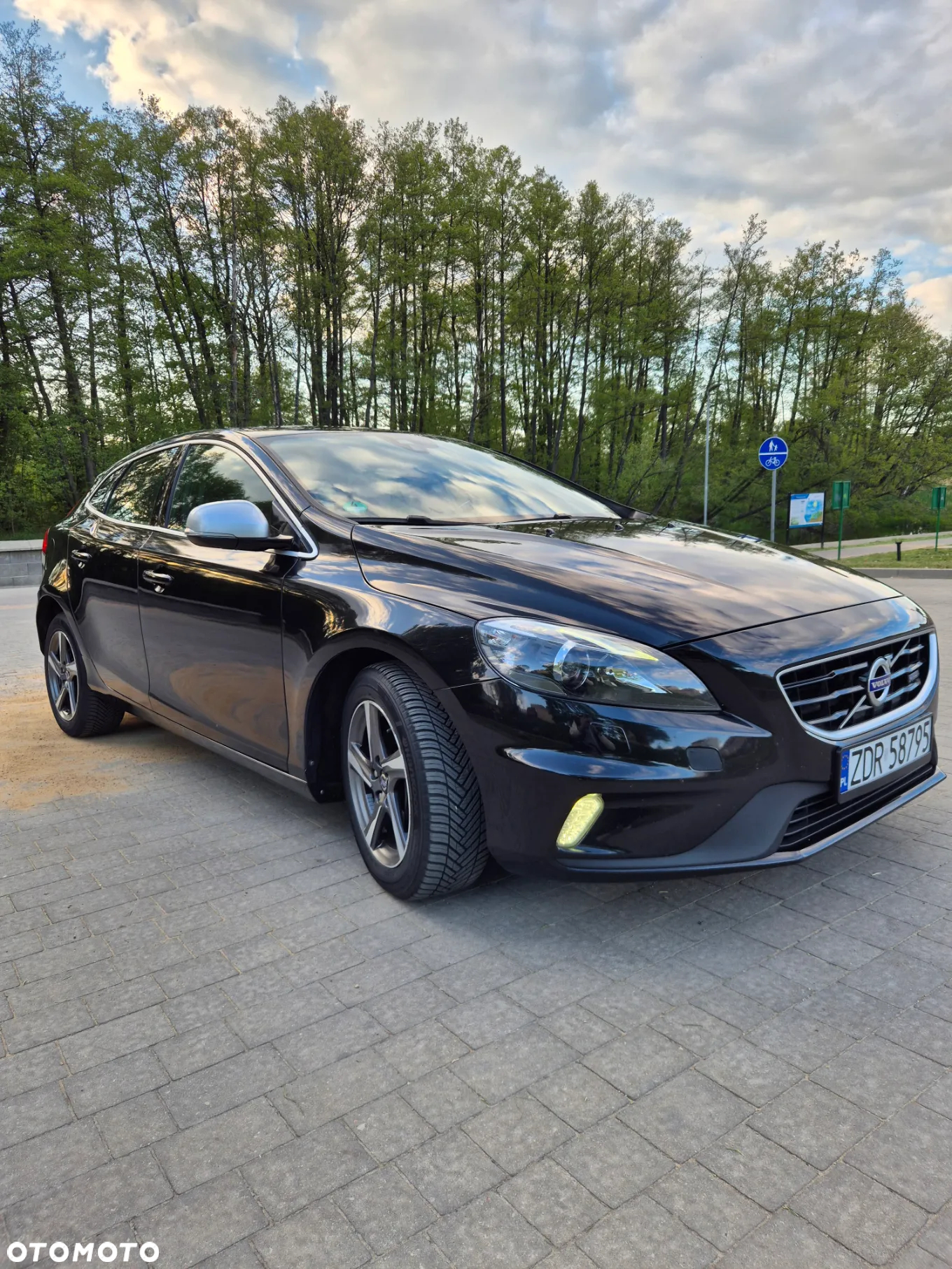 Volvo V40 D4 Drive-E R-Design Summum - 3