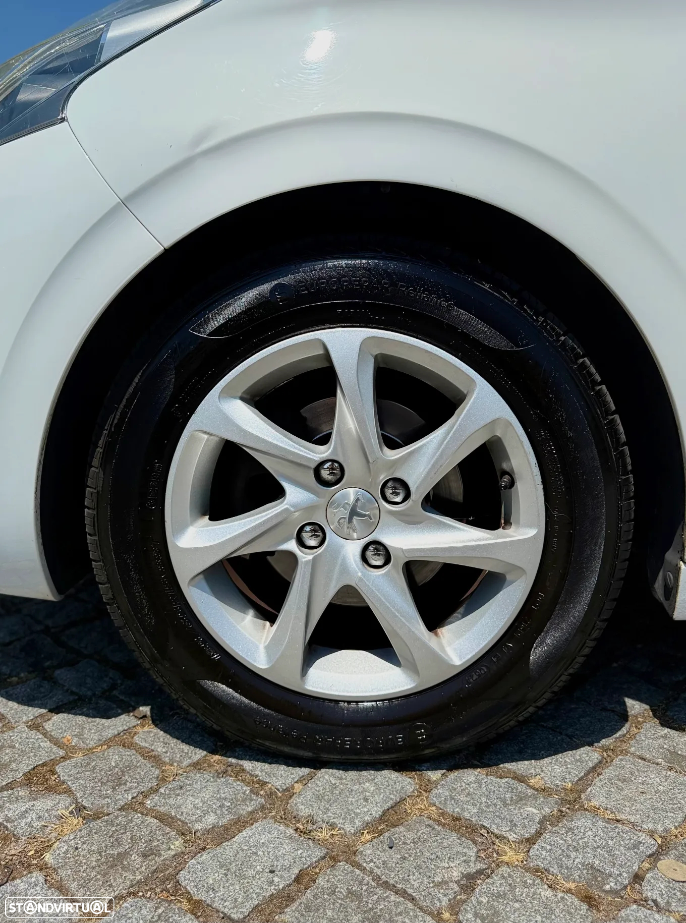 Peugeot 208 1.2 PureTech Allure - 18