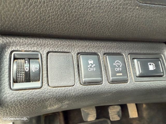 Nissan Navara 2.3 dCi CD 4WD N-Connecta Nav+Barras - 22