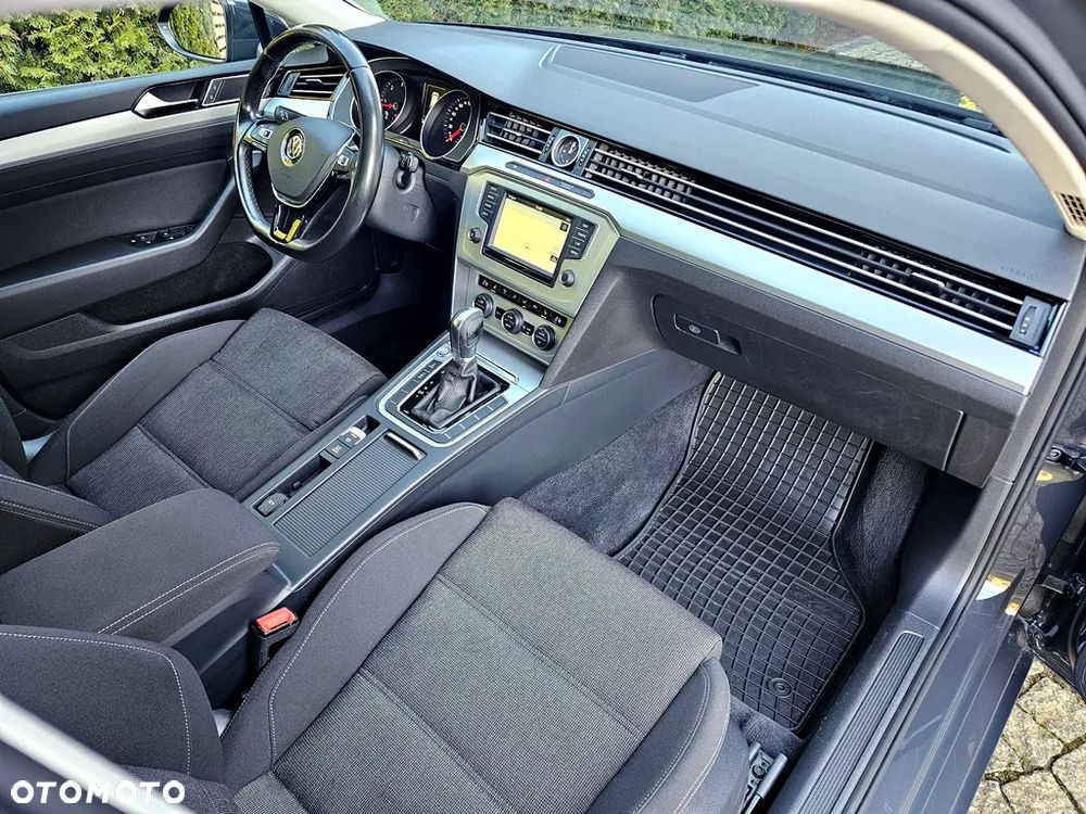 Volkswagen Passat - 16