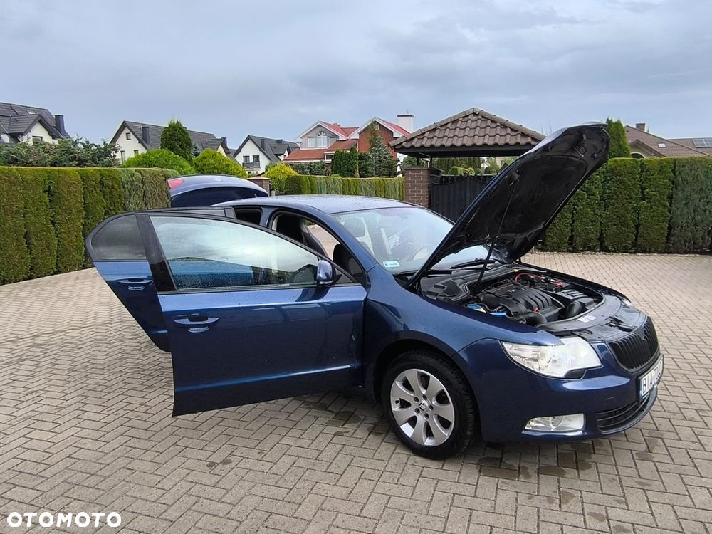 Skoda Superb 2010 photo 4