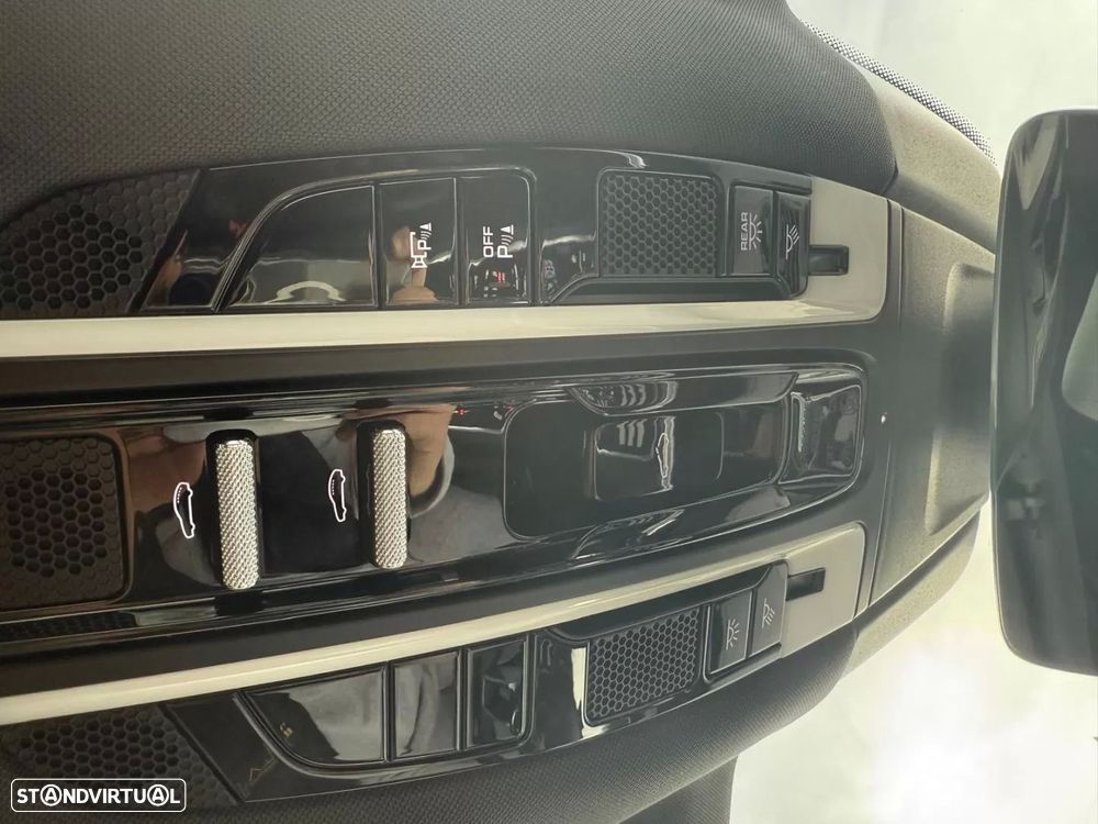 Porsche Panamera 4 E-Hybrid - 26