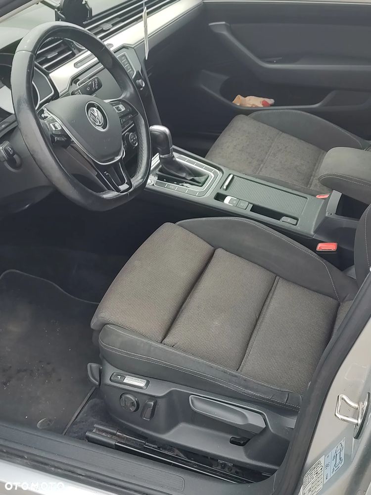 Volkswagen Passat 2.0 TDI SCR DSG Comfortline - 2