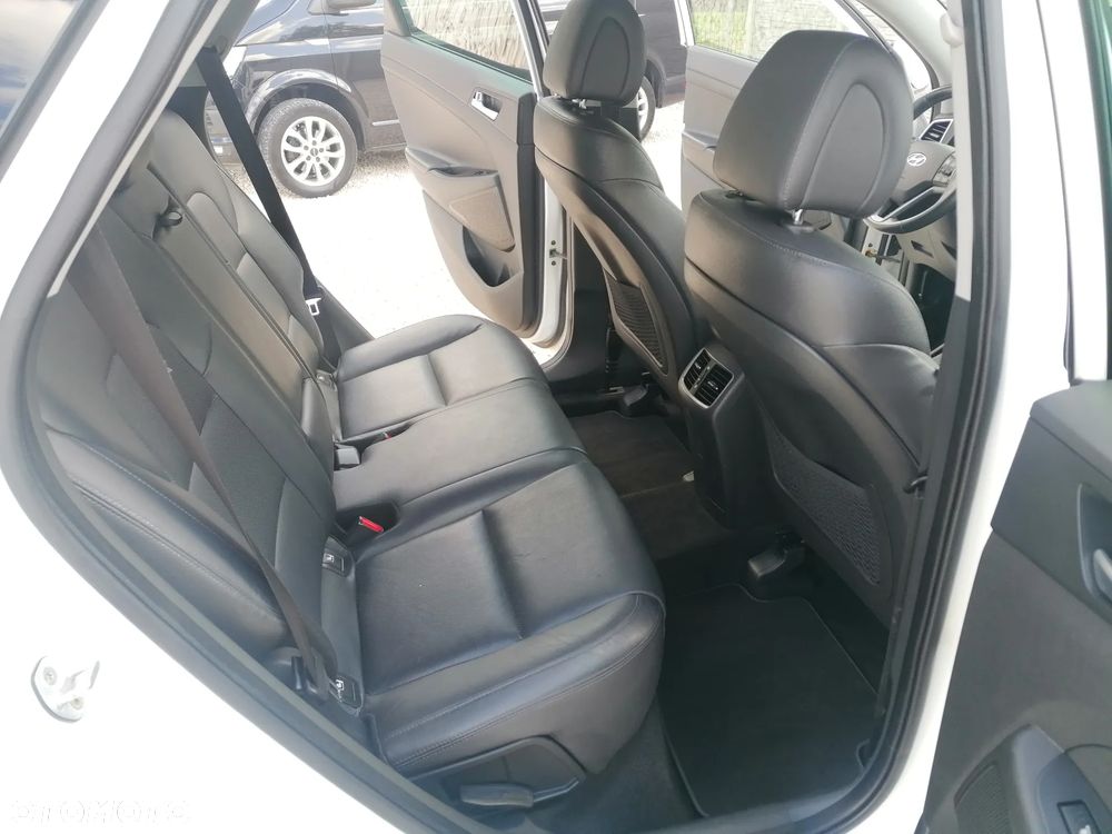 Hyundai Tucson 2.0 CRDi 4WD Automatik Style - 33